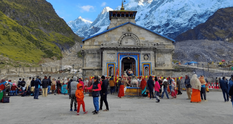 chardham yatra doctors and paramedical staff will be seen in uniform in hindi