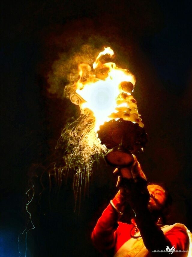 Experience the Divine Aarti at These 5 Holy Places